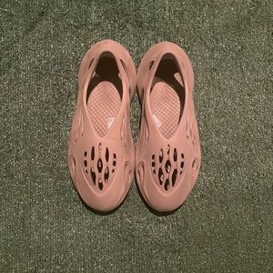 Yeezy Foamrunner